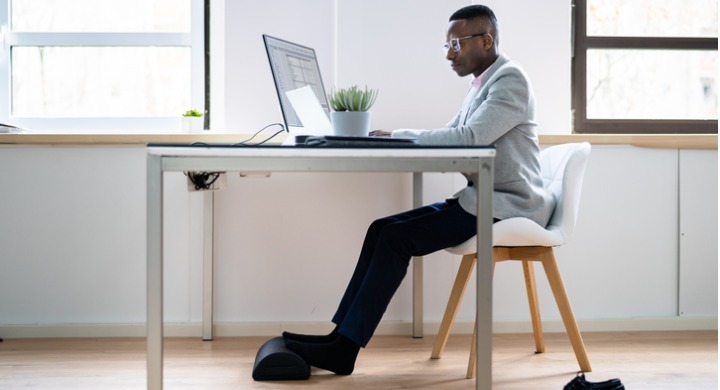 ergonomic-footrest-article